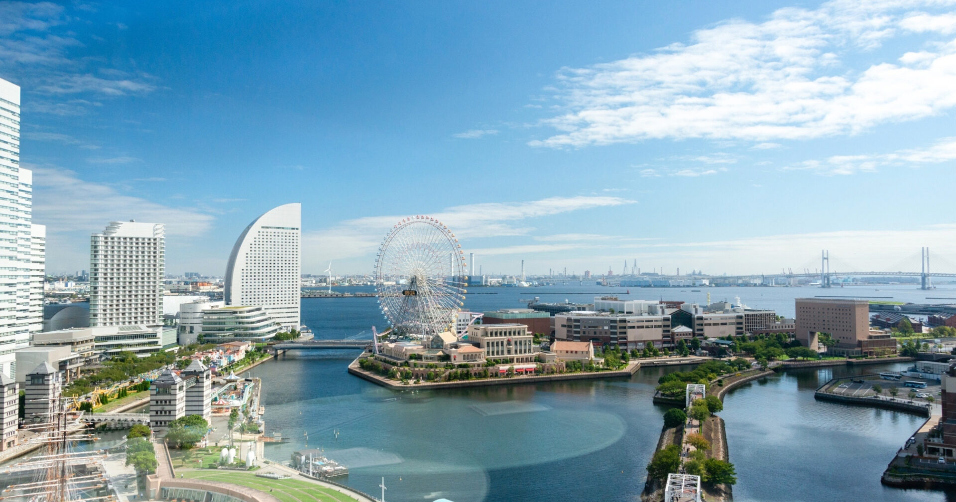 横浜でホームページ制作を依頼するなら？失敗しない選び方と費用相場【マーケ出身のデザイナーが解説】